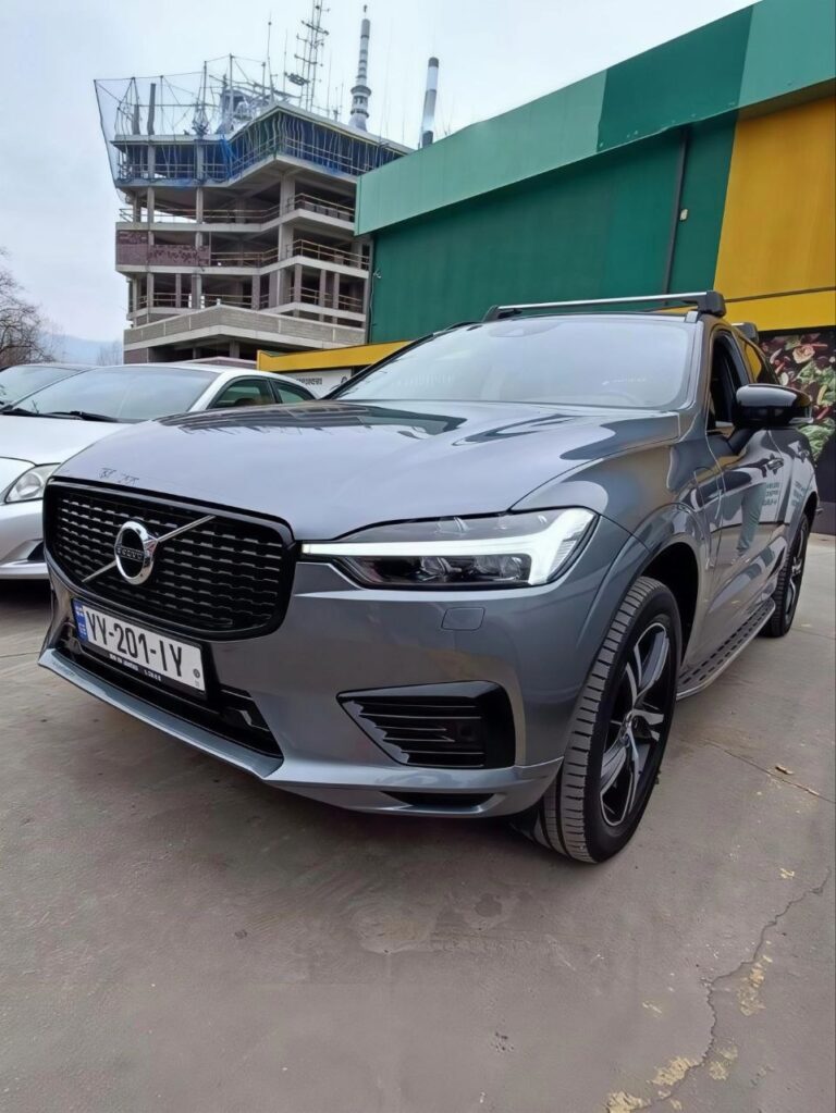 Volvo XC60 T8 Plug-in Hybrid - YV1UZBAADM1882764