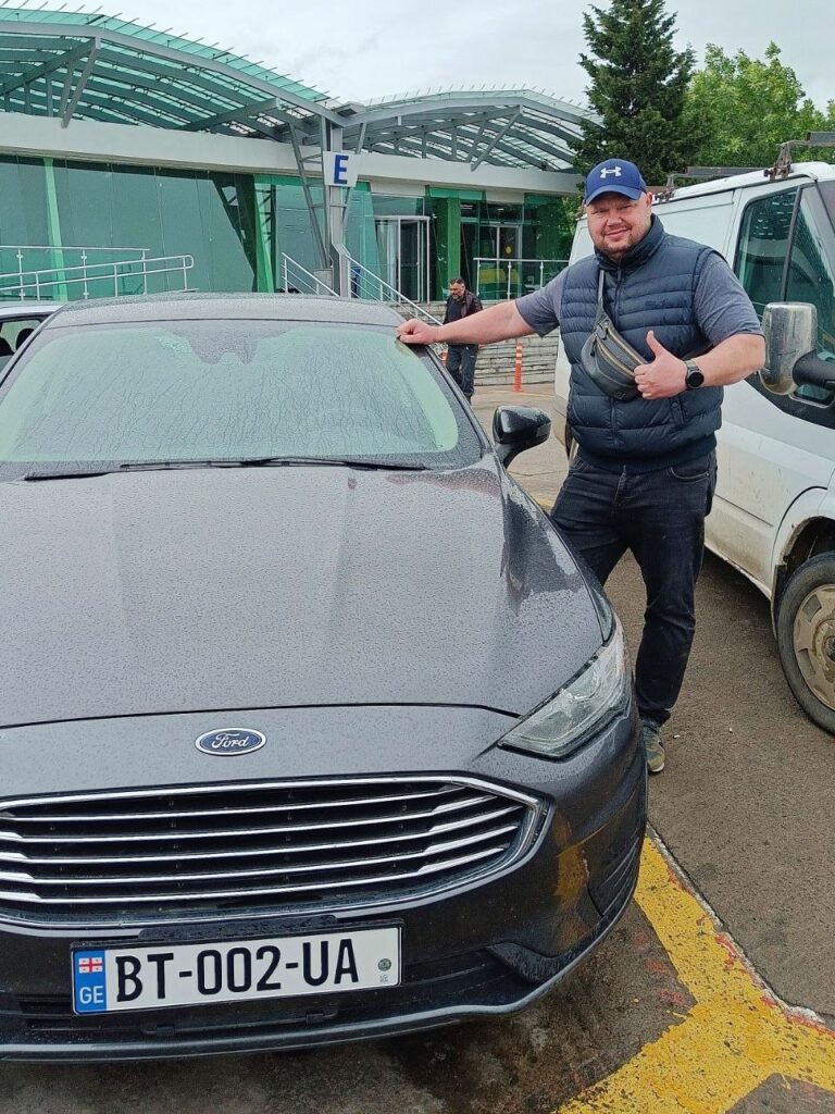 Ford Fusion SE Hybrid - 3FA6P0LU6KR269164